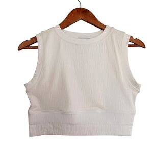 SAGE COLLECTIVE Textured Cream White Sleeveless Crop Top Blouse Gym Shirt New!